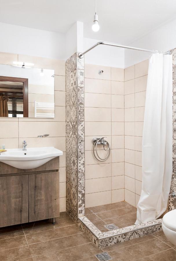 Limnaio Hotel Khrisokhórafa Buitenkant foto