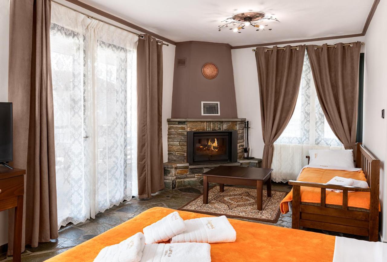 Limnaio Hotel Khrisokhórafa Buitenkant foto