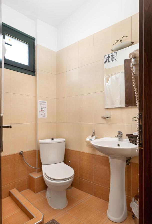 Limnaio Hotel Khrisokhórafa Buitenkant foto