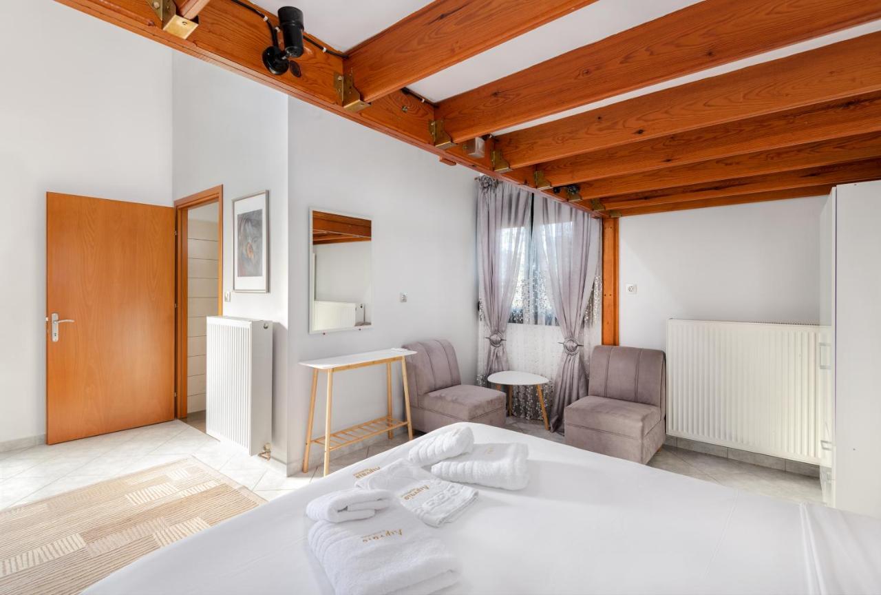 Limnaio Hotel Khrisokhórafa Buitenkant foto