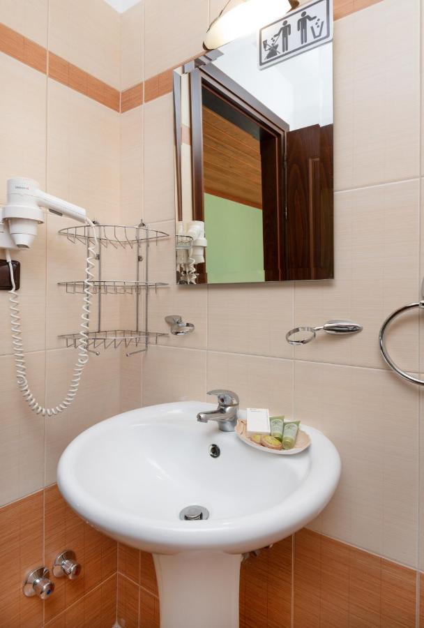 Limnaio Hotel Khrisokhórafa Buitenkant foto