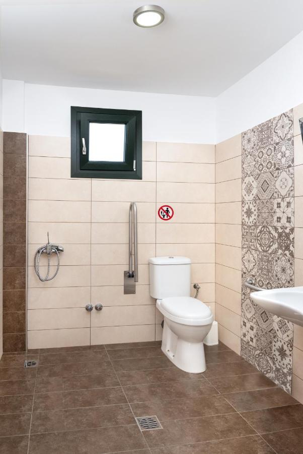 Limnaio Hotel Khrisokhórafa Buitenkant foto