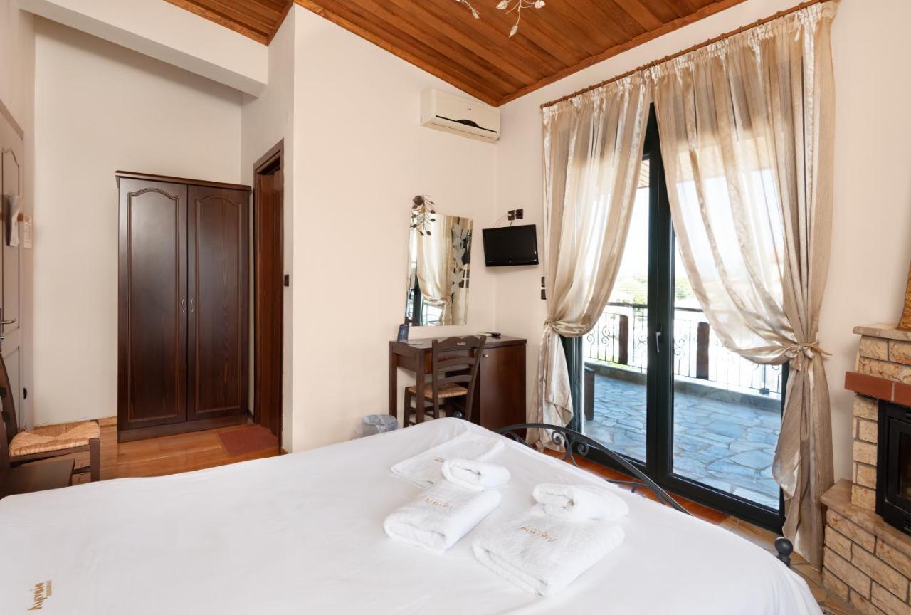 Limnaio Hotel Khrisokhórafa Buitenkant foto