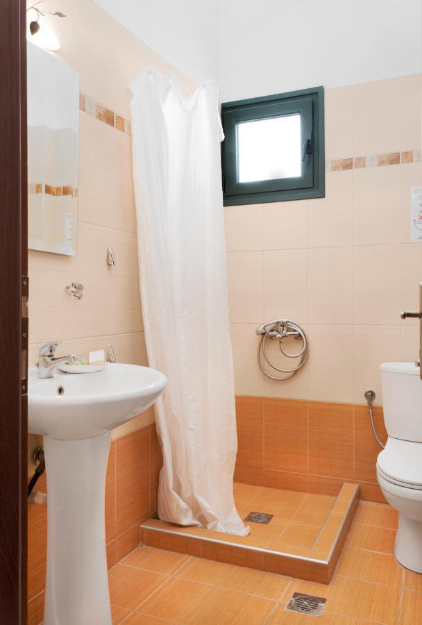 Limnaio Hotel Khrisokhórafa Buitenkant foto