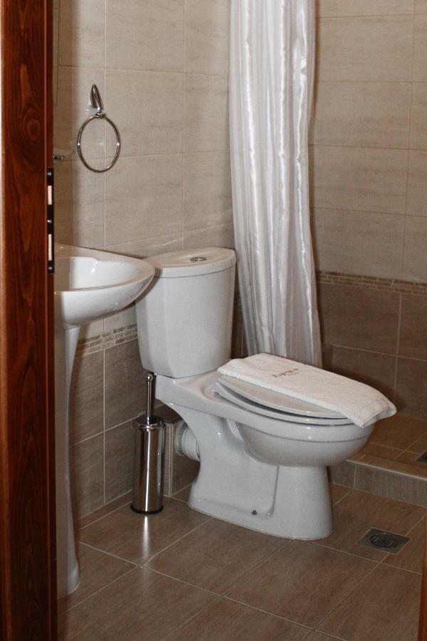 Limnaio Hotel Khrisokhórafa Buitenkant foto